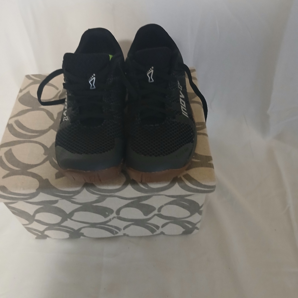 INOV women's size 7 lifting shoes